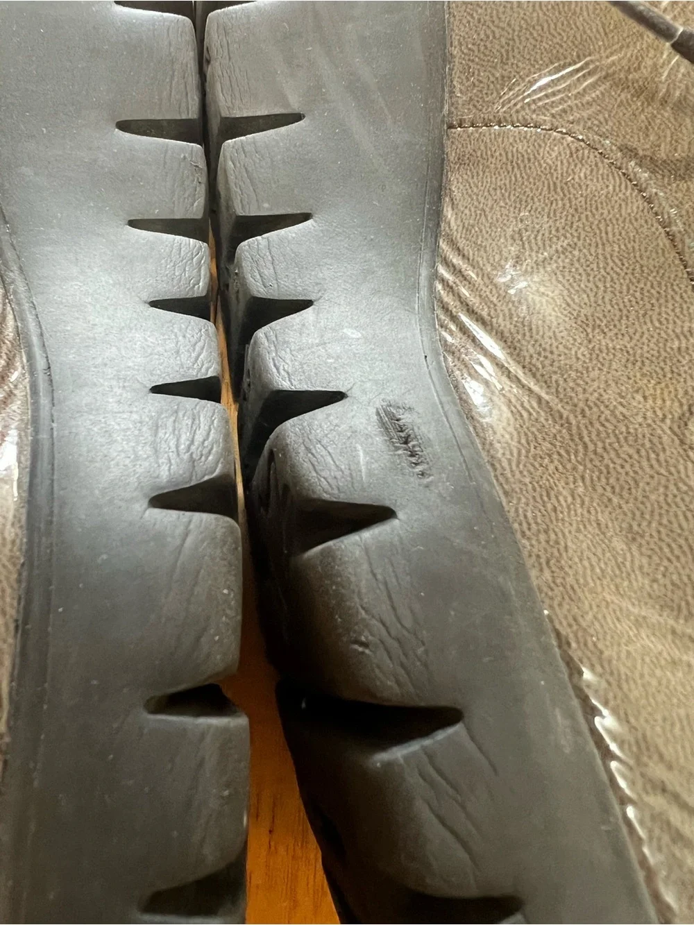 Wonders Fly Olive Green Patent Leather Platform Oxford, Size 7.5. Made in Spain